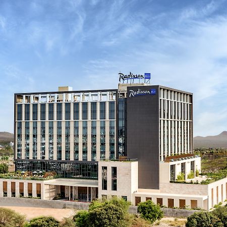 Radisson Blu Hotel & Spa, Nashik Exterior foto