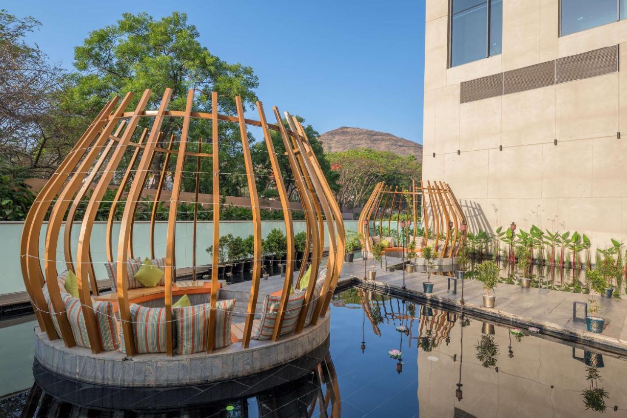 Radisson Blu Hotel & Spa, Nashik Exterior foto