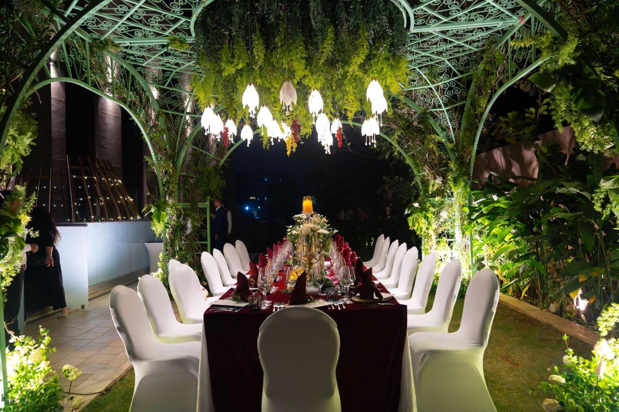 Radisson Blu Hotel & Spa, Nashik Exterior foto